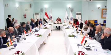 وزارة قطاع الأعمال تستعرض خطط تطوير شركات الأدوية لرفع الطاقة الإنتاجية والابتكار
